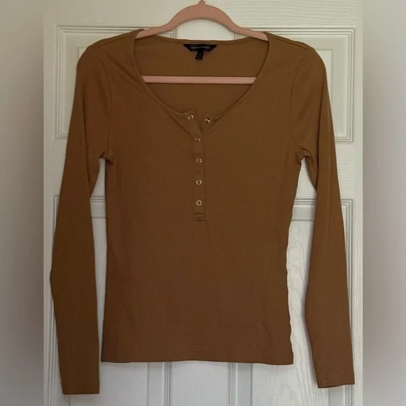 Banana Republic Long Sleeve Henley Top in Camel Brown - Picture 2 of 6